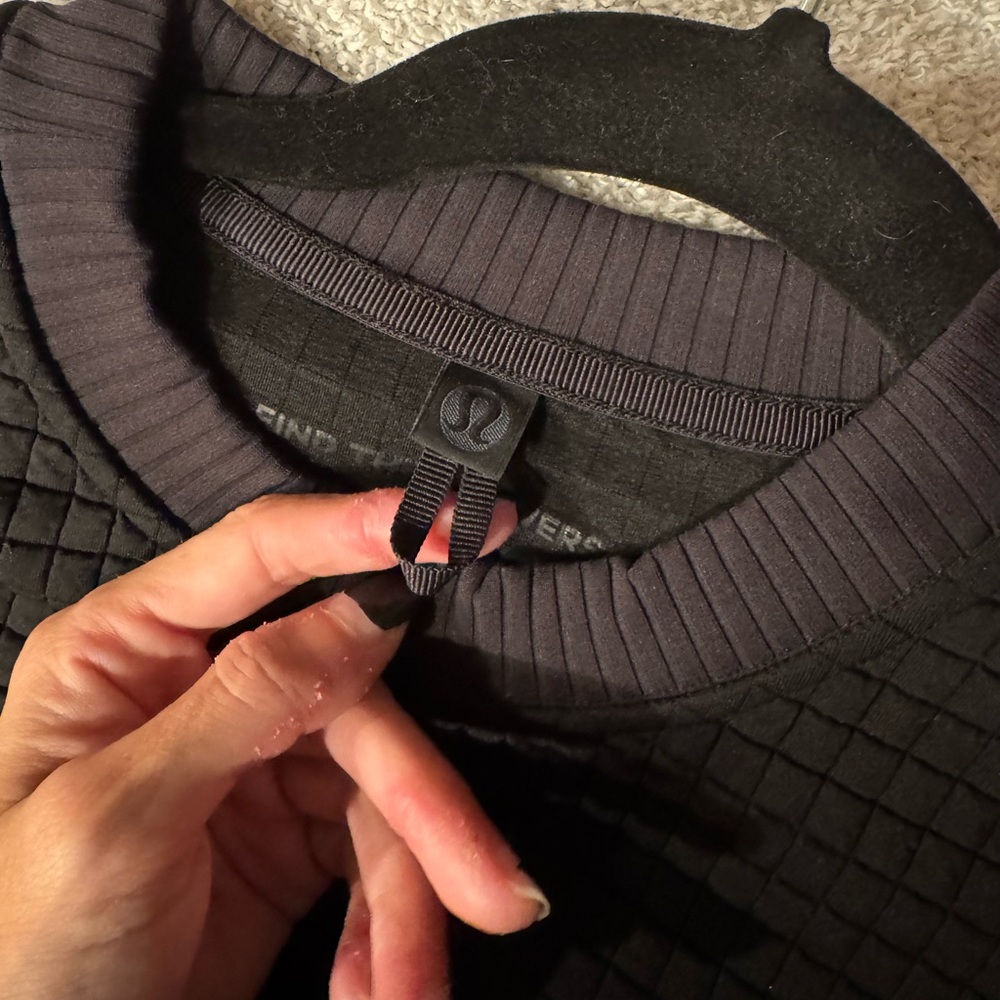 Lab textured pullover - Picture 2 of 2